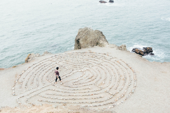 ashley-batz-betmVWGYcLY-unsplash Steinlabyrinth
